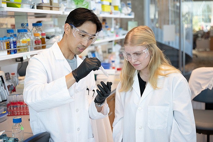 REU student in BioE lab