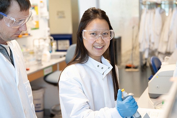 REU student in BioE lab