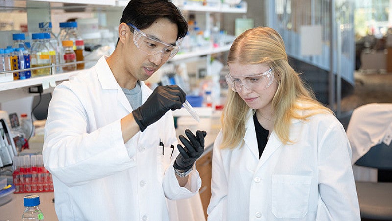 REU student in BioE lab