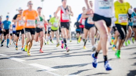 a large crowd of runners 